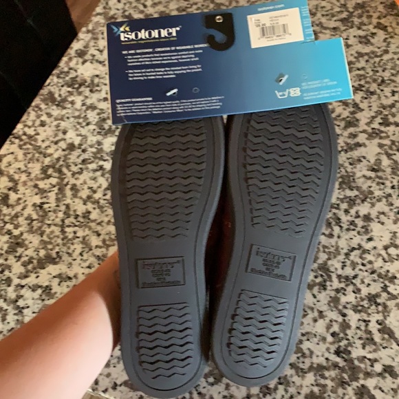 Isotoner Slippers - Picture 3 of 4